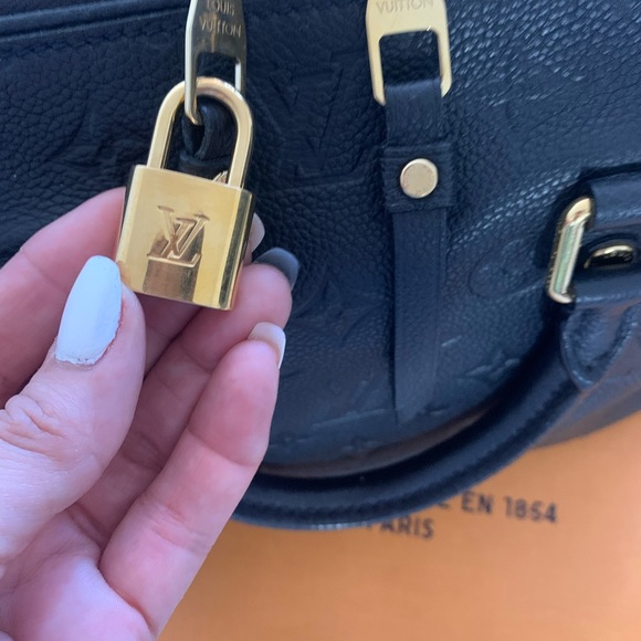 💯% authentic LV Bandouliere speedy 25 - Picture 16 of 17